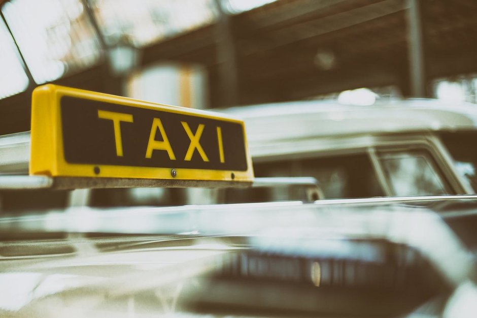 E oficial: peste jumatate din taximetristii din Bucuresti incalca legea si jecmanesc pasagerii E oficial: peste jumatate din taximetristii din Bucuresti incalca legea si jecmanesc pasagerii