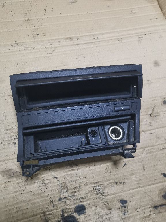 E4616 COMPARTIMENT CONSOLA + SCRUMIERA BORD BMW E46 SERIA 3