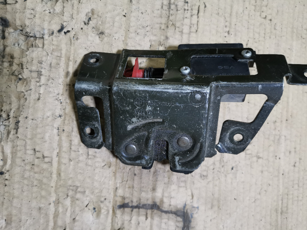 E4642 BROASCA + ACCTUATOR PORTBAGAJ COMBI Break KTOURING E4 BMW 1998 - - 2005