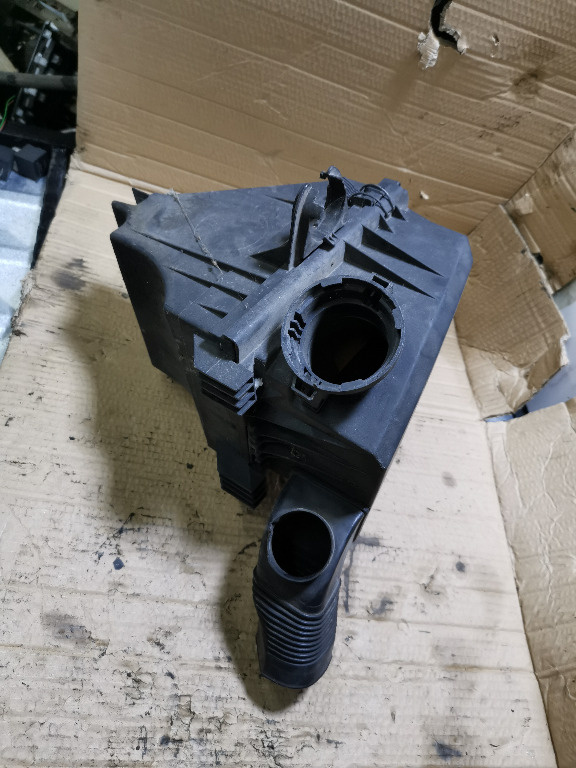 E4668 CARCASA FILTRU ARE + CAPAC BMW E46 1998 - - 2005