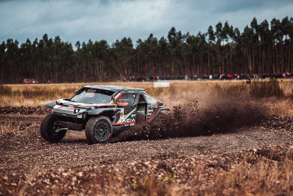 Echipajul Loeb & Boulanger, pe locul trei in competitia de Rally-Raid a Portugaliei