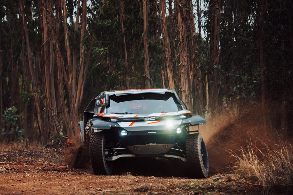 Echipajul Loeb & Boulanger, pe locul trei in competitia de Rally-Raid a Portugaliei