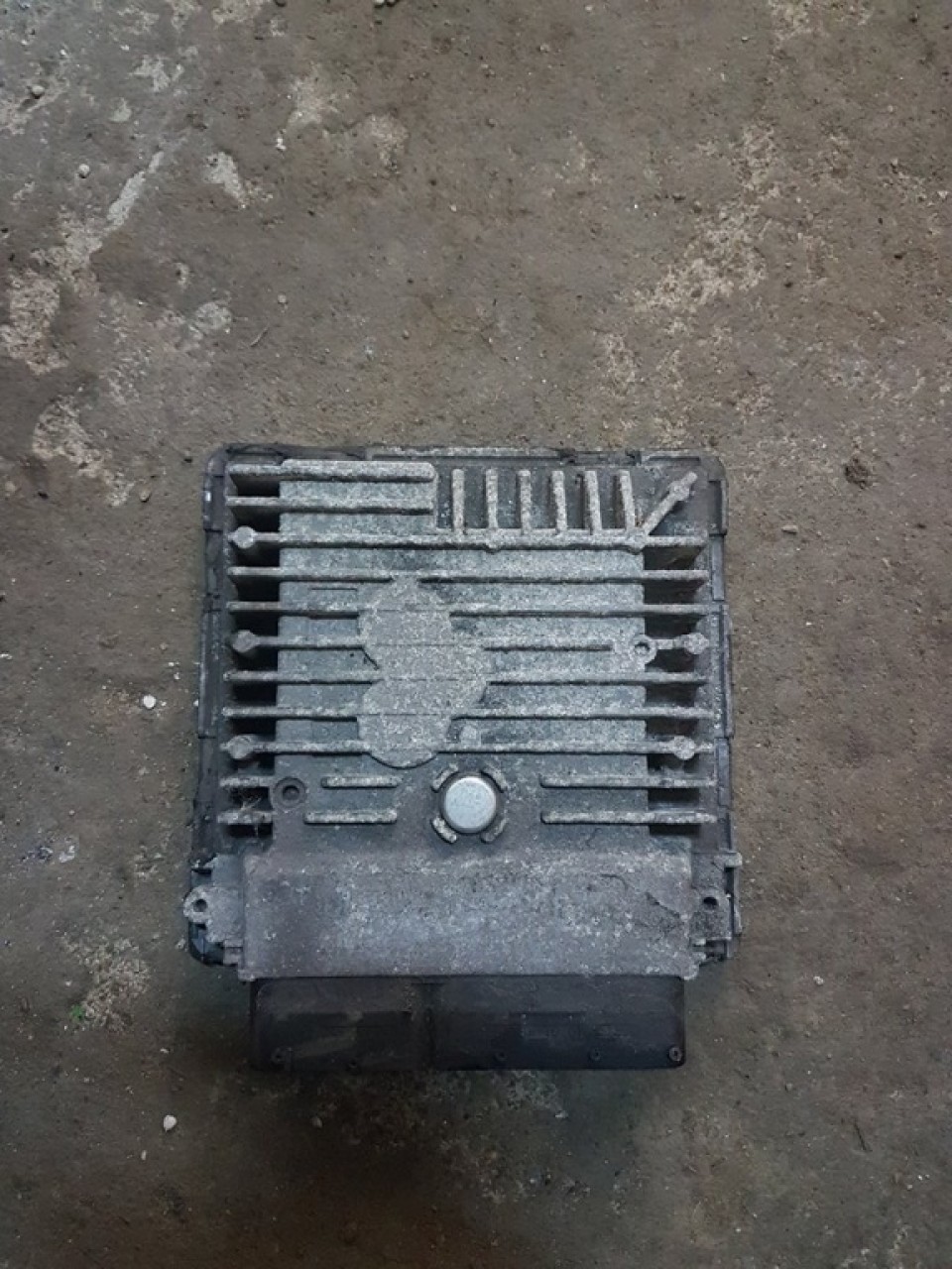 Ecu 03l906023lp 5wp42683aa skoda octavia II facelift 1.6 tdi cayc