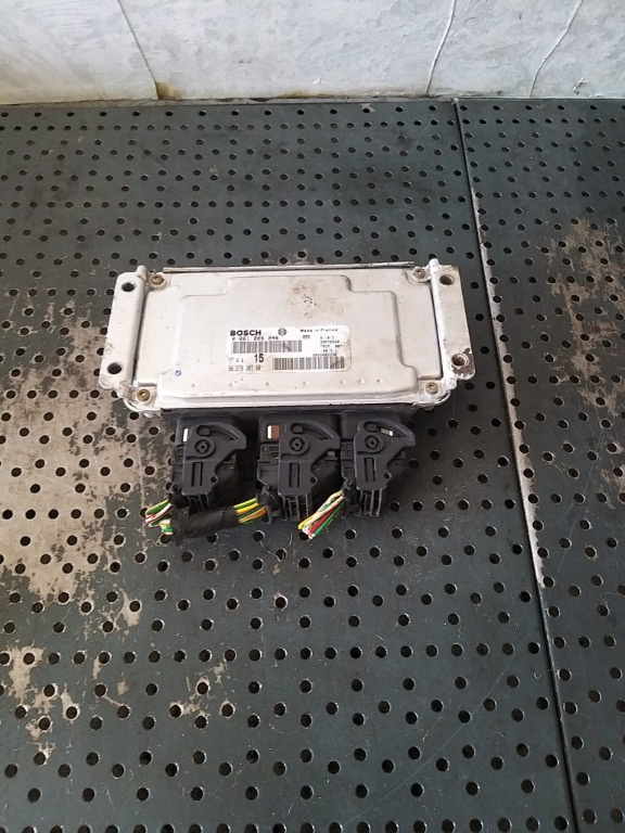 Ecu calculator motor 1.0 b citroen saxo 0261206246 9637838780