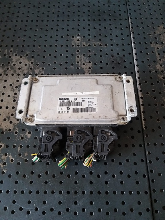 Ecu calculator motor 1.1 b citroen saxo 0261206246 9637838780