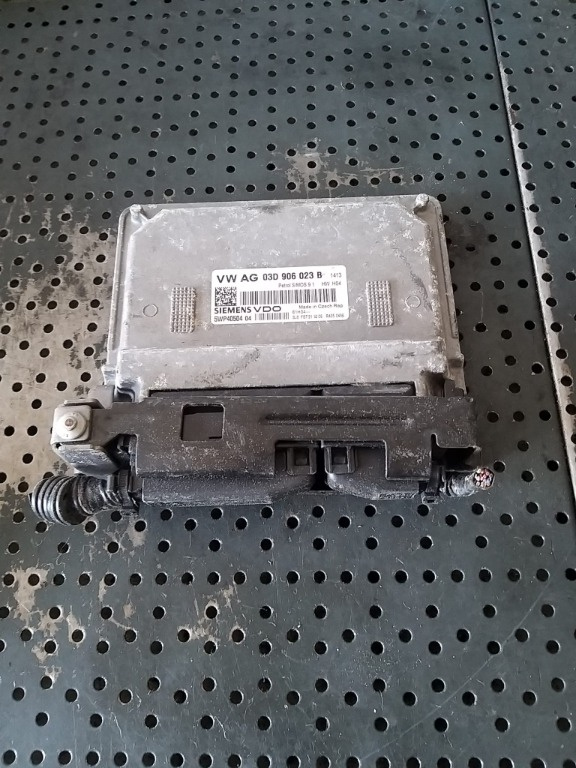 Ecu calculator motor 1.2 b vw fox 03d906023b 5wp4050404