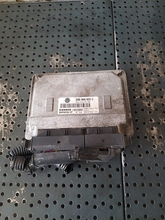Ecu calculator motor 1.2 b vw polo 9n 03d906032c 5wp4012407