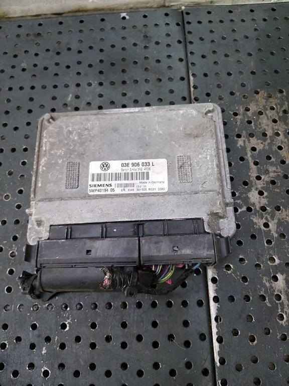 Ecu calculator motor 1.2 b vw polo 9n 03e906033l 5wp4019405