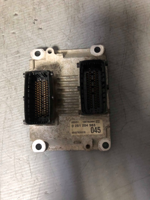 Ecu calculator motor 1.2 benz fiat punto 0261204983 1037352994
