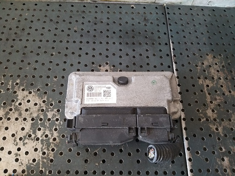 Ecu calculator motor 1.4 b skoda fabia 1 6y 03c906024ab 6160142001