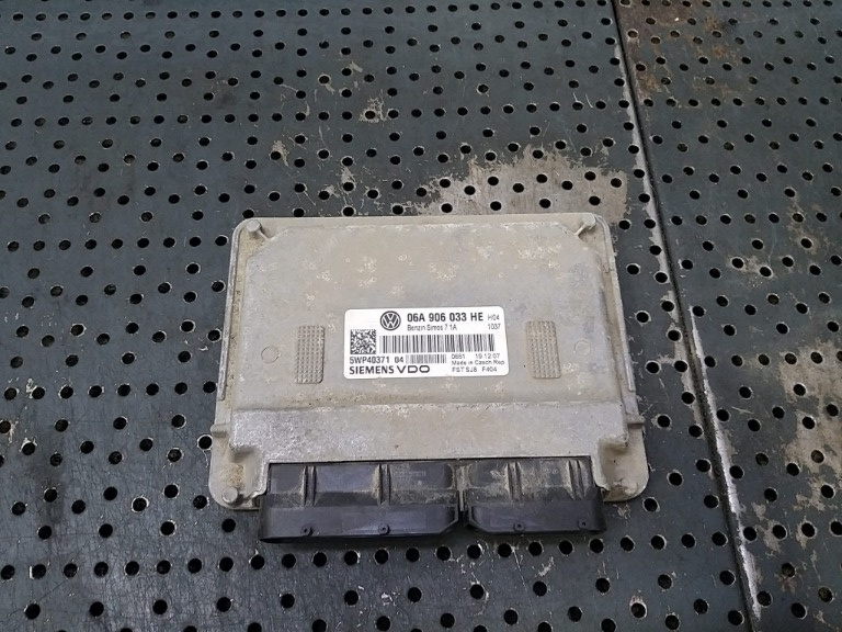 Ecu calculator motor 1.6 b seat leon 1p 06a906033he 5wp4037104