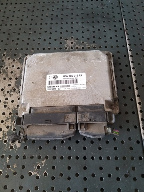 Ecu calculator motor 1.6 b vw golf 4 1j 06a906019ak 5wp437103