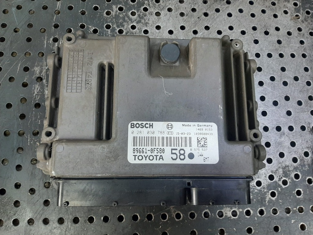 Ecu calculator motor 1.6 d n47c16a toyota verso r2 89661-0f580 0281030788