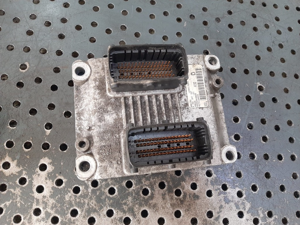 Ecu calculator motor 1.6b ar37203 alfa romeo 147 0261207727 00552049900