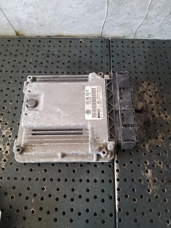 Ecu calculator motor 1.9 tdi vw touran 1t 03g906016bt 0281011761
