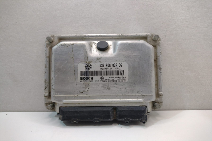ECU Calculator Motor Bosch 030 906 032 CG / 030906032CG Volkswagen VW Polo 3 6N [1994 - 2001]