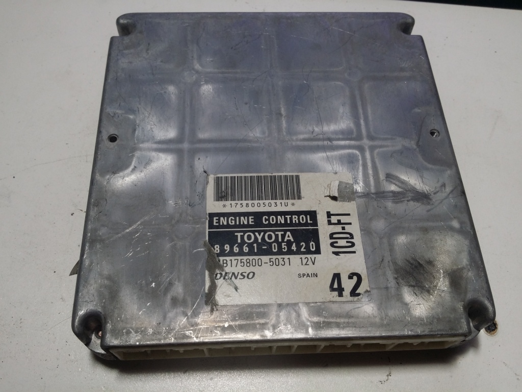 ECU Calculator motor Toyota Avensis T22 1CDFT 42 89661-05420