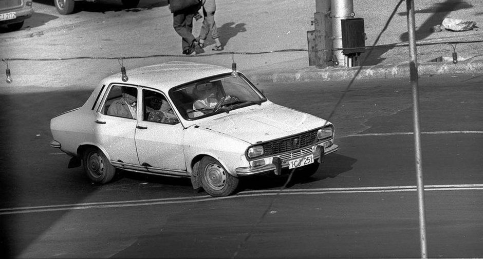 EDITORIAL: Zece amintiri pline de zambete, lacrimi si nostalgie petrecute la bordul batranei Dacii EDITORIAL: Zece amintiri pline de zambete, lacrimi si nostalgie petrecute la bordul batranei Dacii