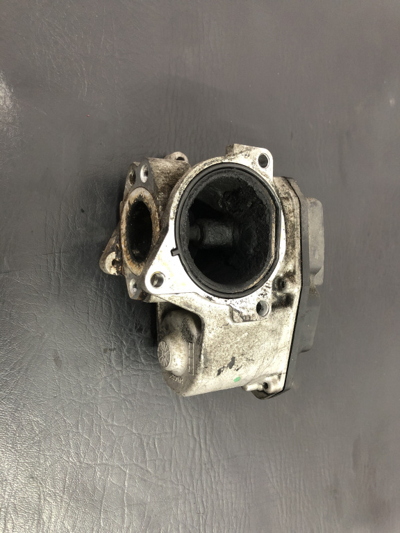 Egr Audi A4 B8 2.0TDI, Sedan, Negru sedan 2010 (03L131501E)