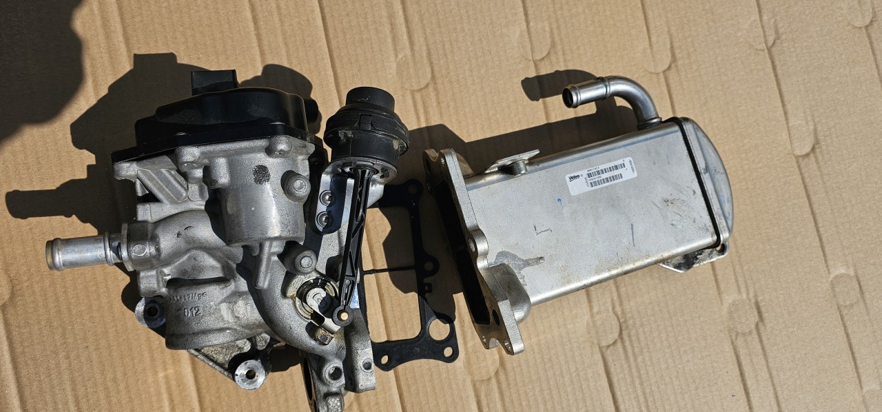 EGR cu racitor gaze Audi A4 B8 / A5 / A6 C7 / Q5 8R 2.0 TDI CJC CGL 2011 2012 2013
