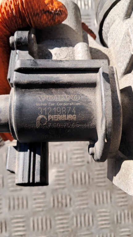 EGR VOLVO XC60 XC70 2.4 cod motor D5244T4 an 2009 cod 31219874