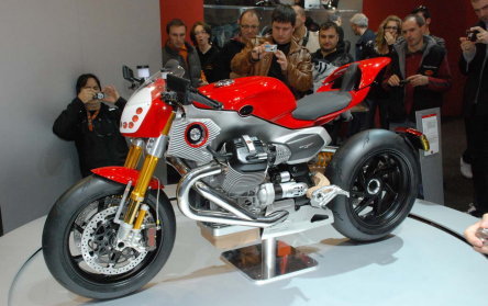 EICMA 2009: Moto Guzzi si cei trei muschetari: V12, V12 LM si V12 Road X