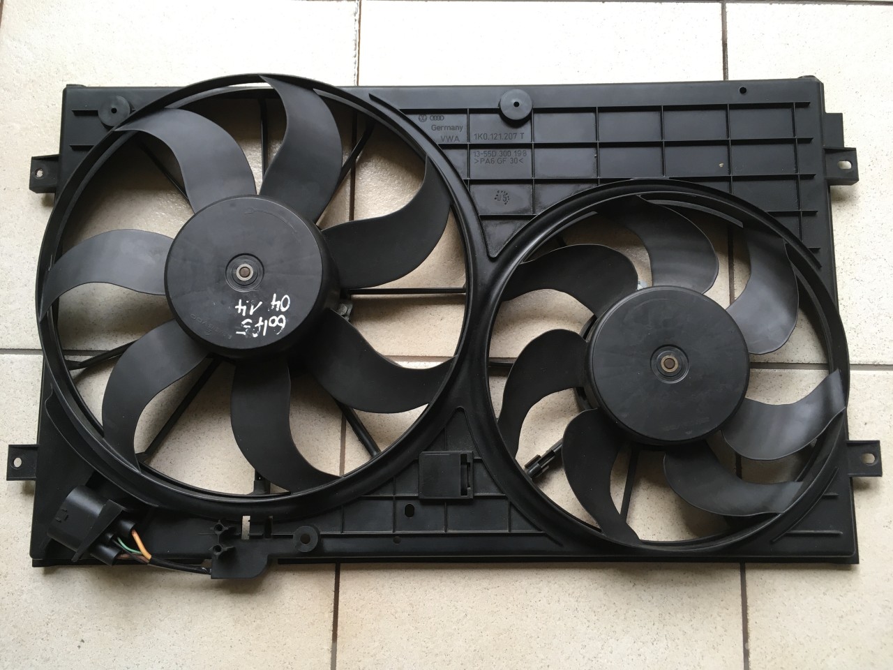 Electro - Ventilator Vw Passat , Caddy / Touran  1K0121207T