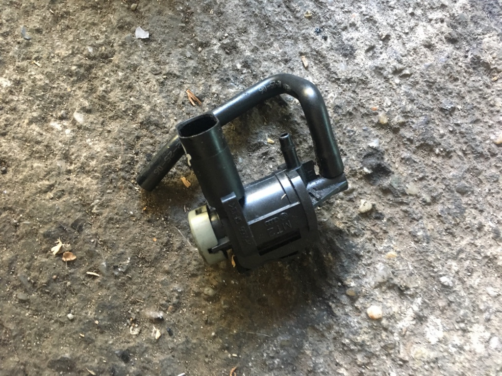 Electrovalva vacuum Volkswagen VW Passat B6 [2005 - 2010] wagon 5-usi 2.0 TDI MT (140 hp) (3C5)