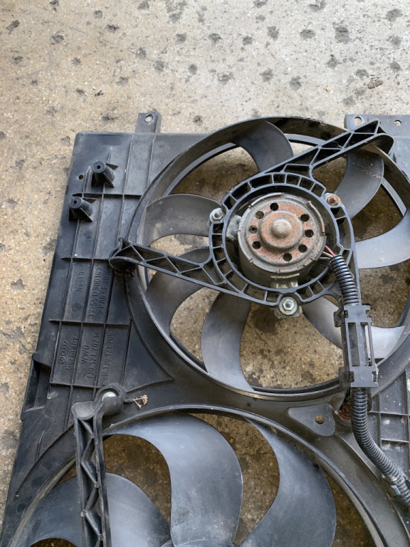 Electroventilator ac Audi A3 8L [facelift] [2000 - 2003] Hatchback 3-usi 1.6 MT (102 hp) (8L1)