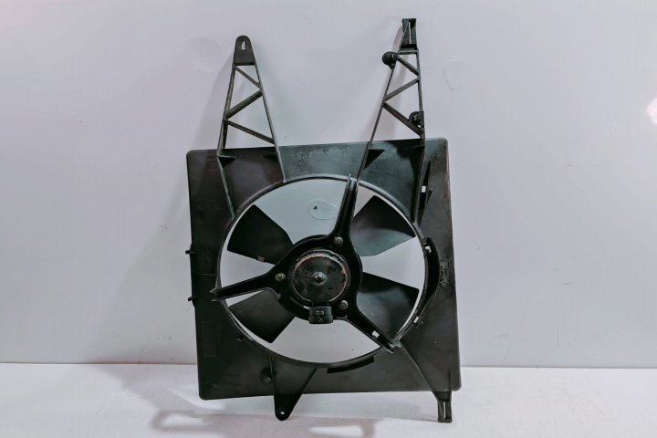 Electroventilator cu suport 90499812 Opel Vectra B [1995 - 1999]