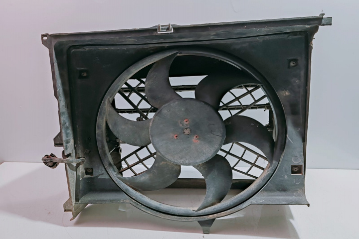 Electroventilator cu Suport, Cu defect 0130303846058 BMW Seria 3 E46 [1997 - 2003]
