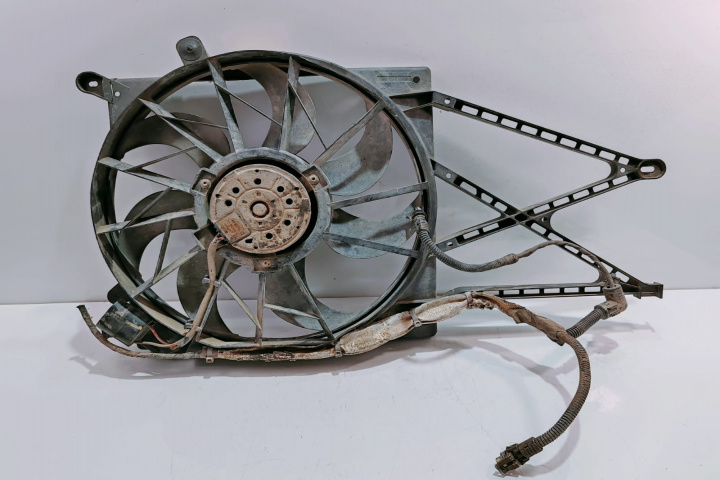 Electroventilator Racire Bosch cu Suport 3136613267 / 13128687 / 13128688 Opel Astra G [1998 - 2009]