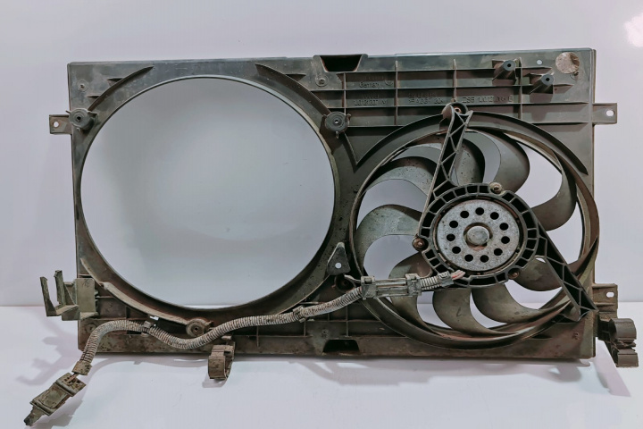 Electroventilator Racire cu Suport 1J0121206D / 1J0121207M / ZSB1J0121205B Volkswagen VW Golf 4 [1997 - 2006]
