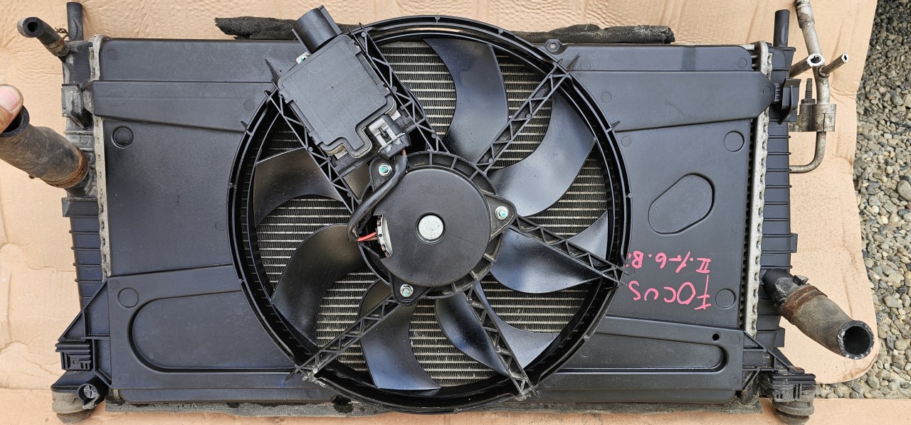 Electroventilator racire Ford Focus 2 1.6 benzina 2005 2006 2007 2008