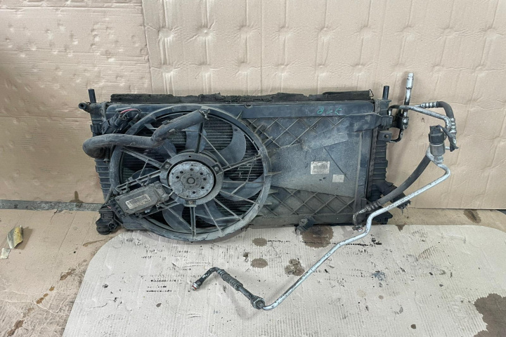 Electroventilator racire motor 0 130 307 130 Toyota Avensis 2 T25 [2002 - 2006] Sedan 2.0 D MT (116 hp)