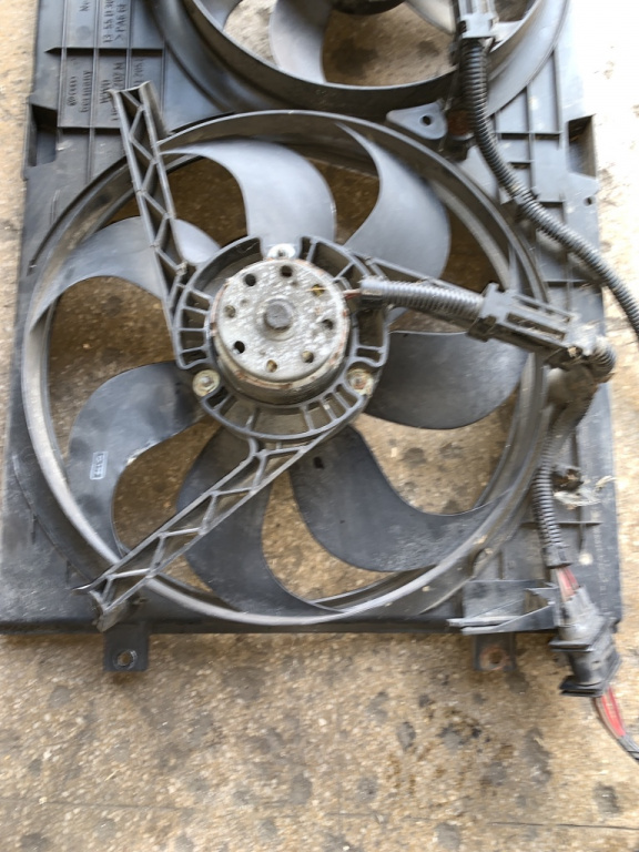 Electroventilator racire motor Audi A3 8L [facelift] [2000 - 2003] Hatchback 3-usi 1.6 MT (102 hp) (8L1)