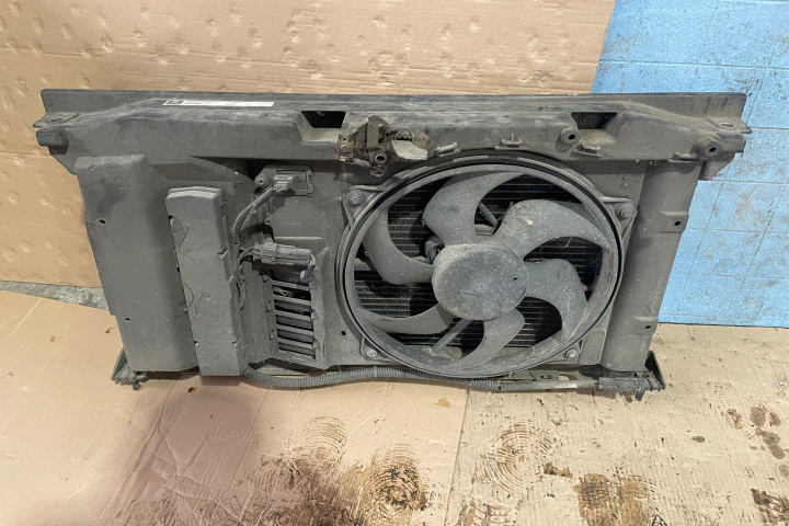 Electroventilator racire motor Peugeot 307 [2001 - 2005] Hatchback 5-usi 1.6 MT (109 hp)