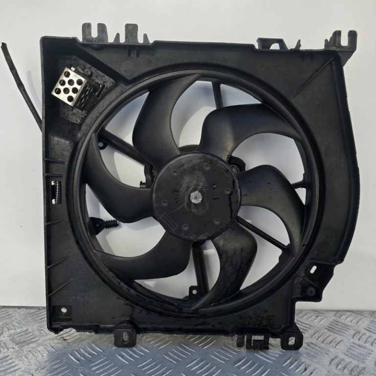 Electroventilator racire motor Renault Clio 3 2005-2009 1.5 DCI 8200966248