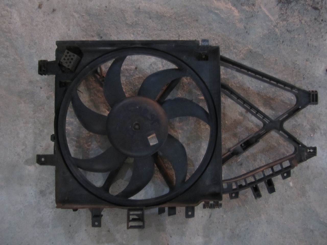 electroventilator radiator  apa corsa c 1.7 dti