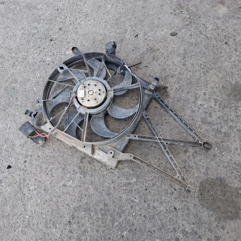 Electroventilator Radiator Opel Astra H 2004-2012 1.4 Z 14 Xep Benzina 0130303300, 13126354, 3135103602, 0741721, 0130303955, 13126353 Bosch
