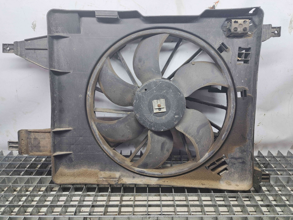 Electroventilator Renault Megane 2 Coupe-Cabriolet [Fabr 2002-2008] 8240357 1.9 F9Q-800 88KW / 120CP 1.9 F9Q-800 88KW / 120CP