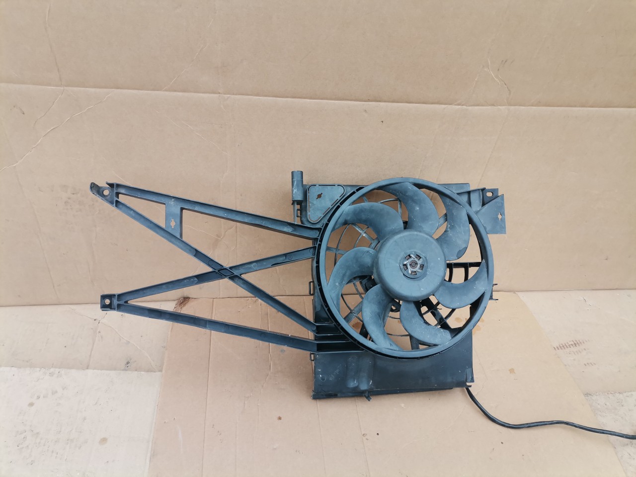 ElectroventilatorOpel Vectra B (1995–2000) cod 52464739 / 0130303252