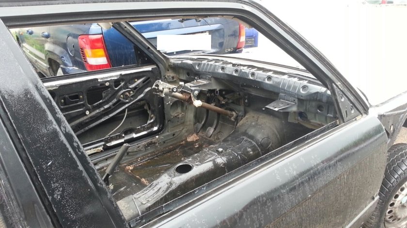 Elemente carcasa autoturism BMW 316 ,an fabricatie 1986