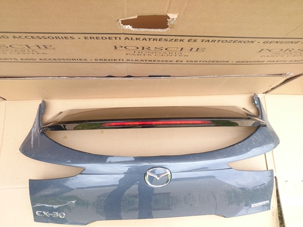 Eleron cu stop haion Mazda CX-30 cod DGH9-B0965