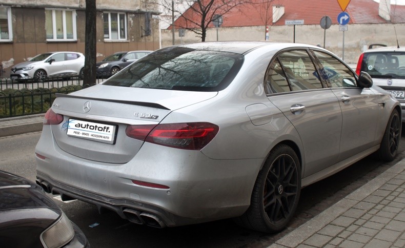 Eleron portbagaj negru lucios Mercedes W213 (2016+) E63 Design