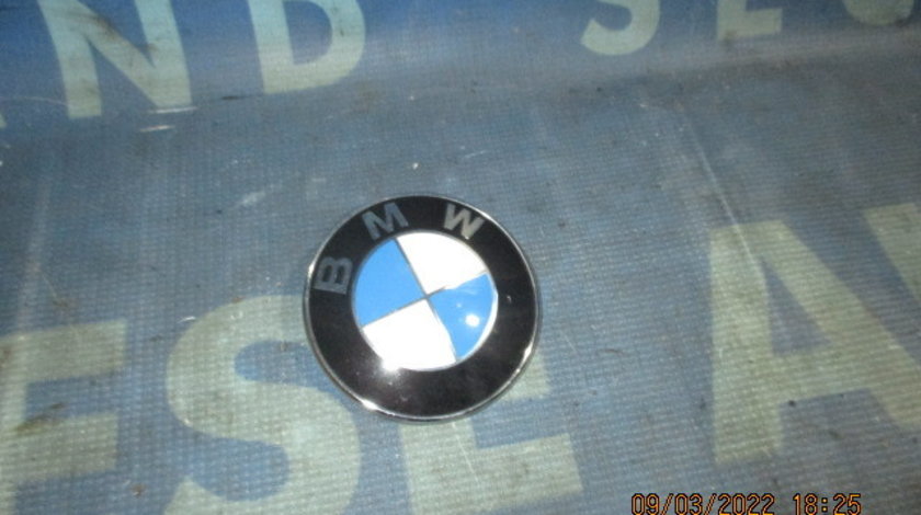 Emblema BMW E39 2001; 8132375 (fata)