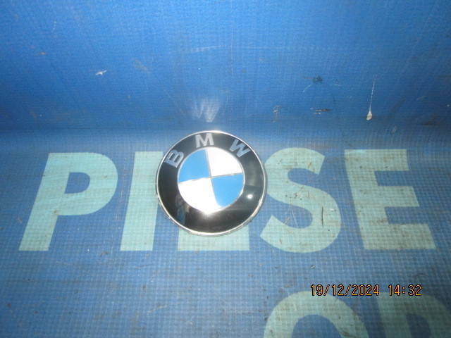 Emblema BMW E84 X1 ; cod: 8132375 (fata)