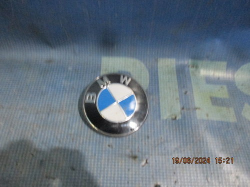 Emblema BMW E90 2009; 8219237 (spate)