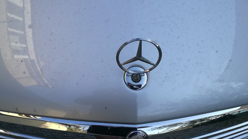 Emblema capota Mercedes C class W204 Facelift