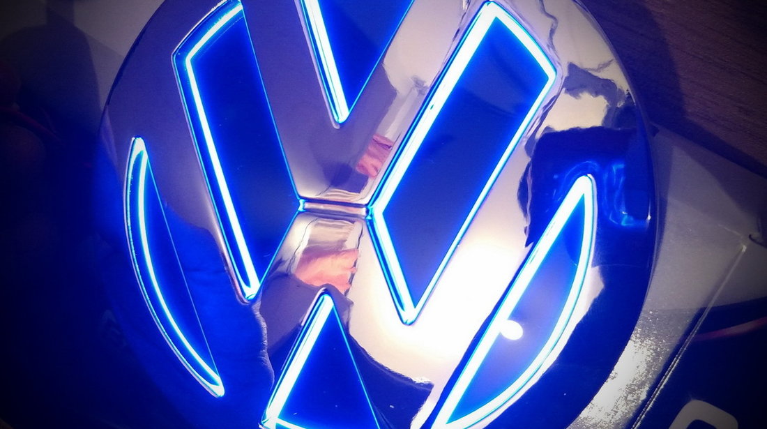 Emblema curbata volkswagen LED albastru sigla 5d vw logo iluminat